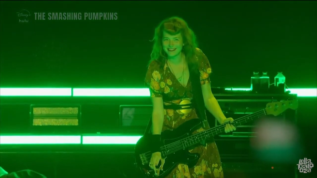 The Smashing Pumpkins feat. Melissa Auf der Maur- Everlasting Gaze (Lollapalooza 2026) - YouTube