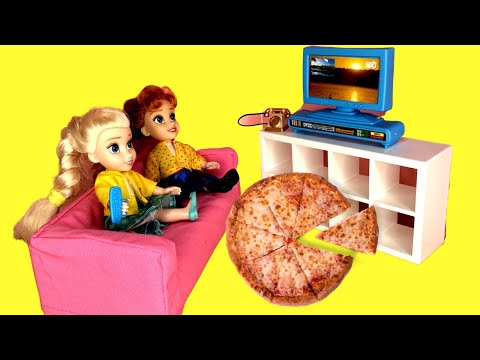 At the HOTEL ! Elsa & Anna Toddlers | Unpacking | PIZZA Room Service | Bedtime | Vacation Trip