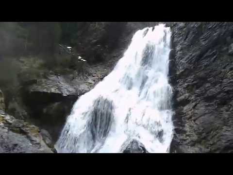 Cascada Valul Miresei vazuta de jos