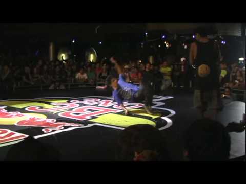 BBOY CHORRI VS BBOY SHADOW - RED BULL BC ONE CYPHER PERU 2012 BBOY CHORRI VS BBOY SHADOW