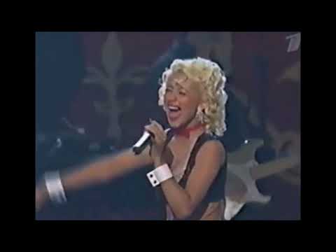 Christina Aguilera, Lil' Kim, Mýa & Pink feat. Patti LaBelle & Missy Elliott: "Lady Marmalade"