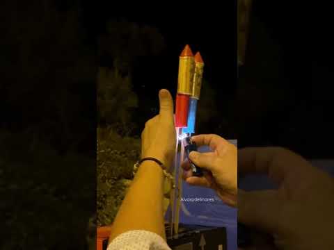 Lanzamiento de pétalos, bengalas 🧨 #alvarodelinares #shorts #instagram #tiktok #reels #petardo