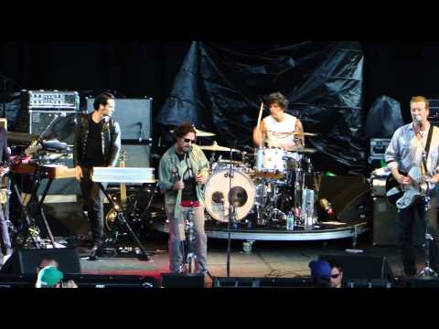Jeffgarden.com - Queens of the Stoneage "Little Sister" with Eddie Vedder PJ20 Day 2