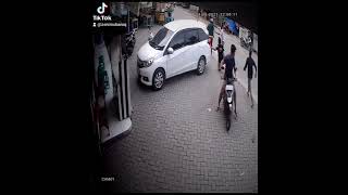 Download lagu MALING BABAK BELUR mp3 Download lagu MALING BABAK BELUR mp3