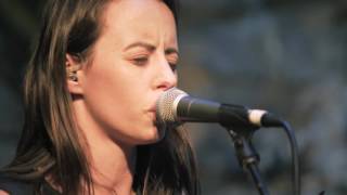 Gordi performs 'Wanting' live at the Stoneleigh Hotel