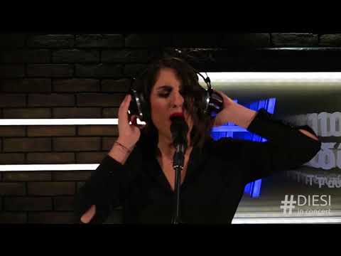 Παυλίνα Βουλγαράκη - Φίλα με | Diesi in Concert