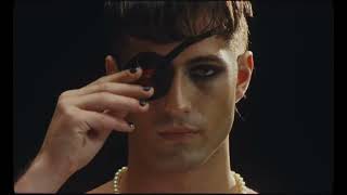 Das Video zu 'I WANNA BE YOUR SLAVE' (jetzt ansehen)