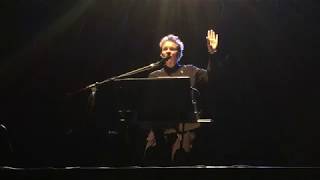 2015-10-02 Laurie Anderson performs O Superman