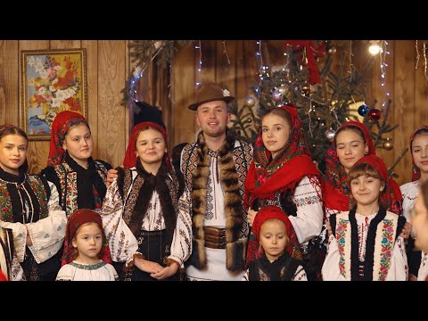 Gabriel Treteag și Grupul de colindători - Ninge iar la noi în sat!