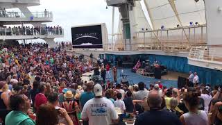 Bonnie Tyler Total Eclipse of the heart on Oasis of the seas