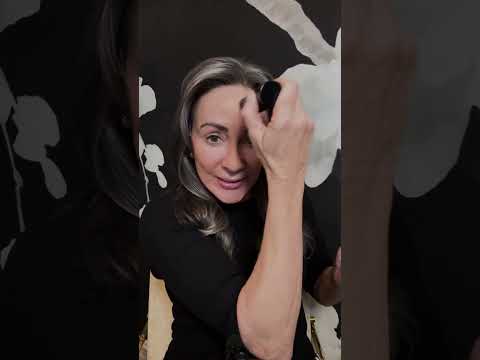 Watch Patricia Heaton use our Daily Routine Kit for an easy, stunning look! ❤️ | Laura Geller Beauty