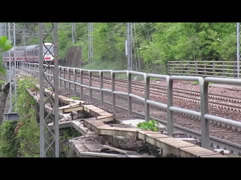 IC 589 da Roma Termini a Trieste C.le delle 18:39 in passaggio a Grignano/Miramare.