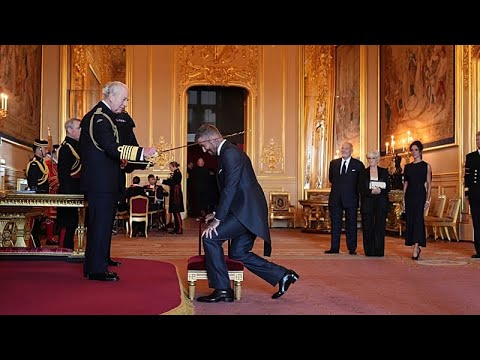 David Beckham erhält den Ritterschlag von König Charles dem Dritten