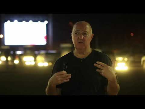 蘇丹歐洲電影節變成了一個汽車博物館 (Sudanese European Film Festival becomes a drive-in)