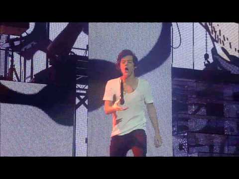 1D TMH Tour FRONT ROW - Teenage Dirtbag (24/02/13)