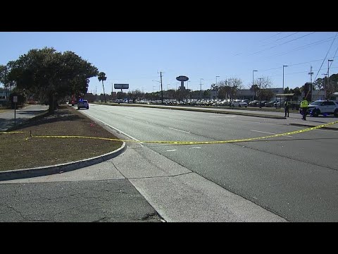 Raw video: Deadly crash on Abercorn Street in Savannah
