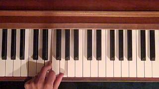 Stride Technique for Left Hand - Piano Lesson by www.EasyPianoStyles.com