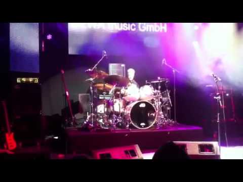 Musikmesse Update: John JR Robinson performs Ain't Nobody