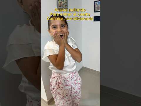 María sorprendida del aullido de nuestro perro lobo😳