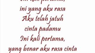 Download lagu Blink - Jatuh Cinta With Lirik mp3