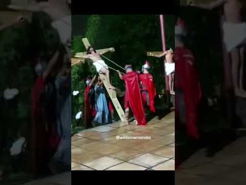 ✨fL0pt0k💅: Jesus falling from the cross