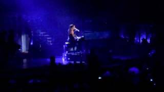 Alicia Keys in Manchester - Pray for forgiveness
