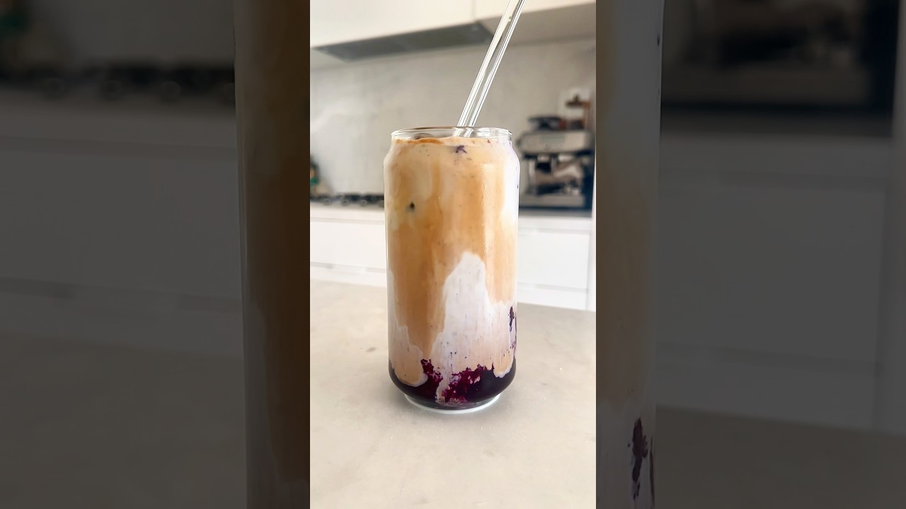 Blueberry Iced Latte!!🧊🫐☕️ #coffee #recipe #blueberry #icedlatte #icedcoffee