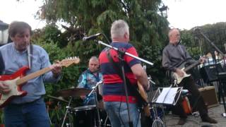 Carl Bailey sings "I hear you knockin ",JOCKS"