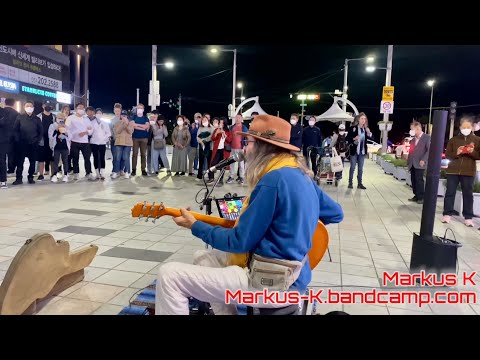 Euro Busker Draws Crowd in Busan, South Korea
