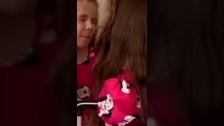 طفلة مصابة بالتوحد تغني أغنية لو كان هذا الشارع ملكي ️