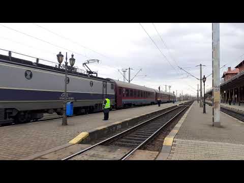 Trenul IR 1832 Cluj Napoca-Iasi-Galați părăsește gara Suceava