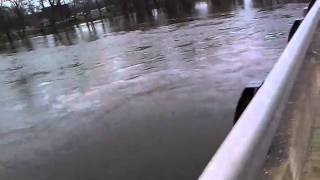 preview picture of video '3/11/11 flood hanover st bridge pottstown pa'