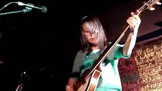 Deerhoof - Dog on a sidewalk (Live)