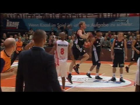 Jagla versenkt unglaublichen Dreier - FC Bayern vs. Würzburg - BEKO BBL - SPORT1