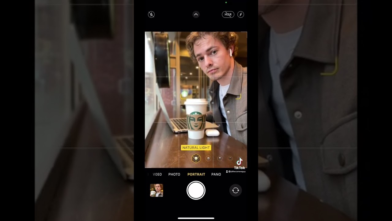 Wanna take a picture with your Starbucks ☕️