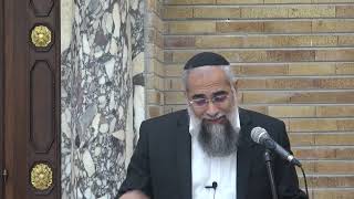 קידושין מדין ערב | הרב גבריאל סרף, ראש הישיבה (ישיבת כרם ביבנה) - התמונה מוצגת ישירות מתוך אתר האינטרנט יוטיוב. זכויות היוצרים בתמונה שייכות ליוצרה. קישור קרדיט למקור התוכן נמצא בתוך דף הסרטון