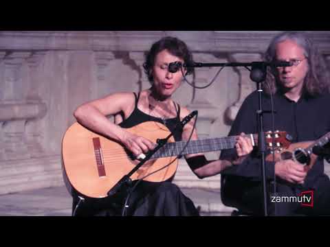 Etta Scollo live per Rosa Balistreri - Signuruzzu chiuviti chiuviti