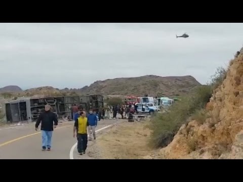 Video: Duelo en Argentina por 15 muertos en vuelco de autobús