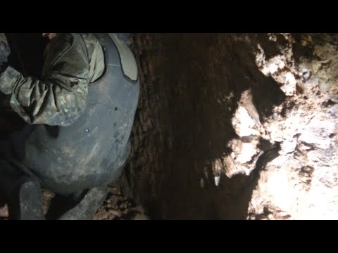 Schatzsucher hören Klopfgeräusche auf der Suche nach Oliver K.