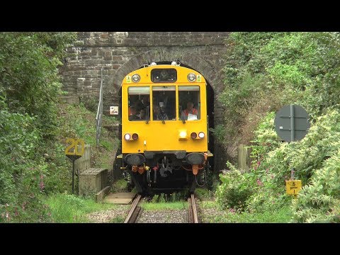 Class 37 37422 and 'Caroline' blast away through Pontarddulais 07/09/2017.