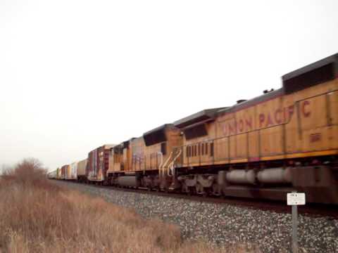 Q-686 with a C41-8W and SD70M