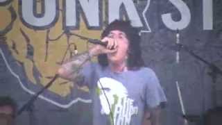 Bring Me The Horizon - (I used to make out with) medusa