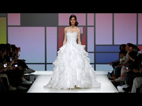 Yolancris Bridal Spring 2023 | Barcelona Bridal Fashion Week
