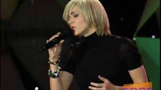 Katharine McPhee performs I&#39;ll Be Home for Christmas at Kaleidoscope on FOX