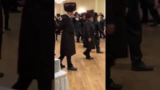 Download lagu The rebbe By a talmid wedding mp3 Download lagu The rebbe By a talmid wedding mp3