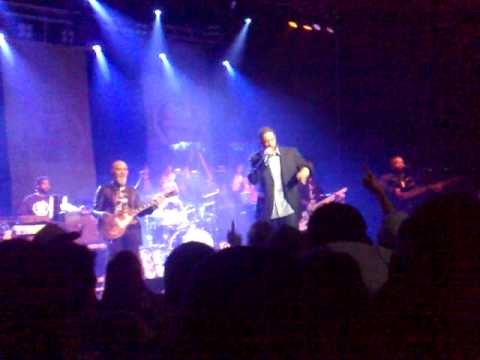 (03/10) Samy Deluxe & Tsunami Band - Wer ich bin im Kampnagel/Hamburg am 5.12.09