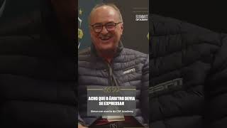 O árbitro tem que dar entrevista após jogo?