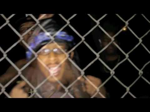 I DONT GIVE A FUXX OFFICIAL MUSIC VIDEO BY:TRAPAHOLIK3RD FEATURING CHILI CHIL