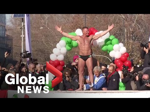 New Year's 2020: Italians dive into icy Tiber river during annual tradition in Rome