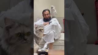 maulana tariq jameel with parrot enjoy  funny vide